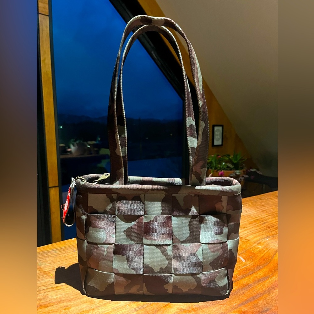 VGUC Harvey’s Cool Camo seatbelt bag